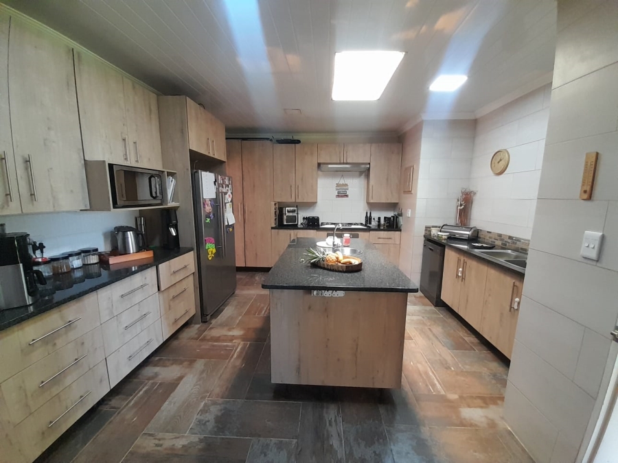 4 Bedroom Property for Sale in Protea Park North West